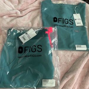 FIGS Scrub Set + Free FIGS Sticker